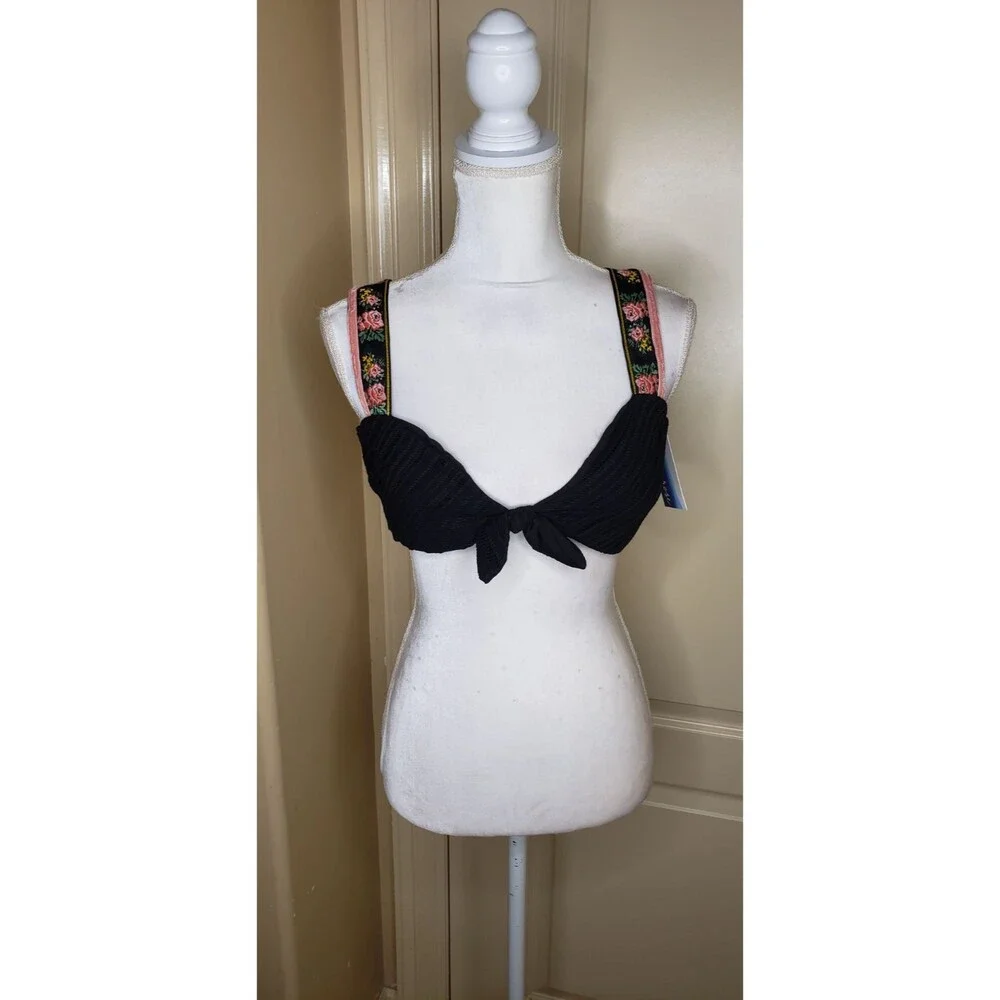 Isabella Rose bikini top, size large, ne